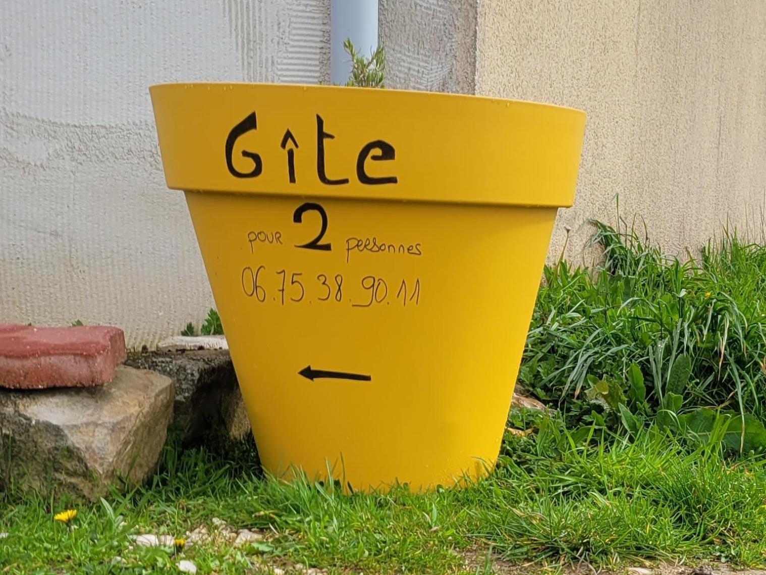 Villa A La Campagne Yevres Esterno foto